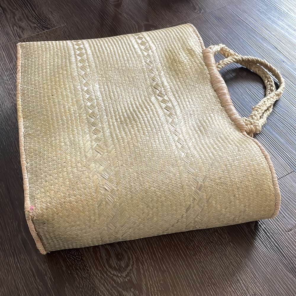 🏯Handmade Ten Thousand Villages straw weaved Tote natural sold out - Picture 8 of 14